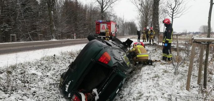 Artykuł: Zakrzewiec – Polo w rowie z powodu trudnych warunków drogowych