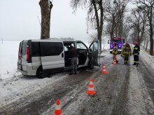 Bus uderzył w drzewo – droga Pieniężno-Babiak