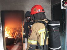 Strażackie ćwiczenia w gaszeniu pożarów wewnętrznych