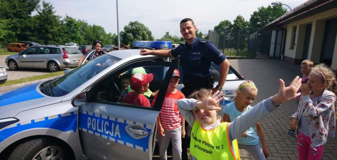 Artykuł: Aby wakacje były bezpieczne - policjanci spotykają się z najmłodszymi