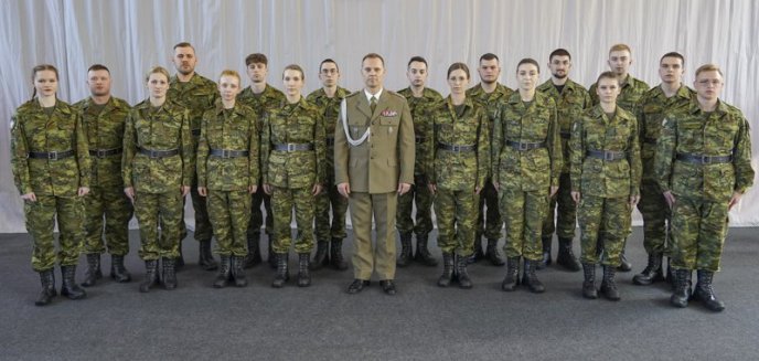 Ślubowali „..strzec dobrego imienia służby, honoru i godności..