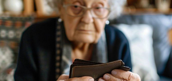 Ruszyły pierwsze wypłaty renty wdowiej – ZUS przekazał już 317 mln zł