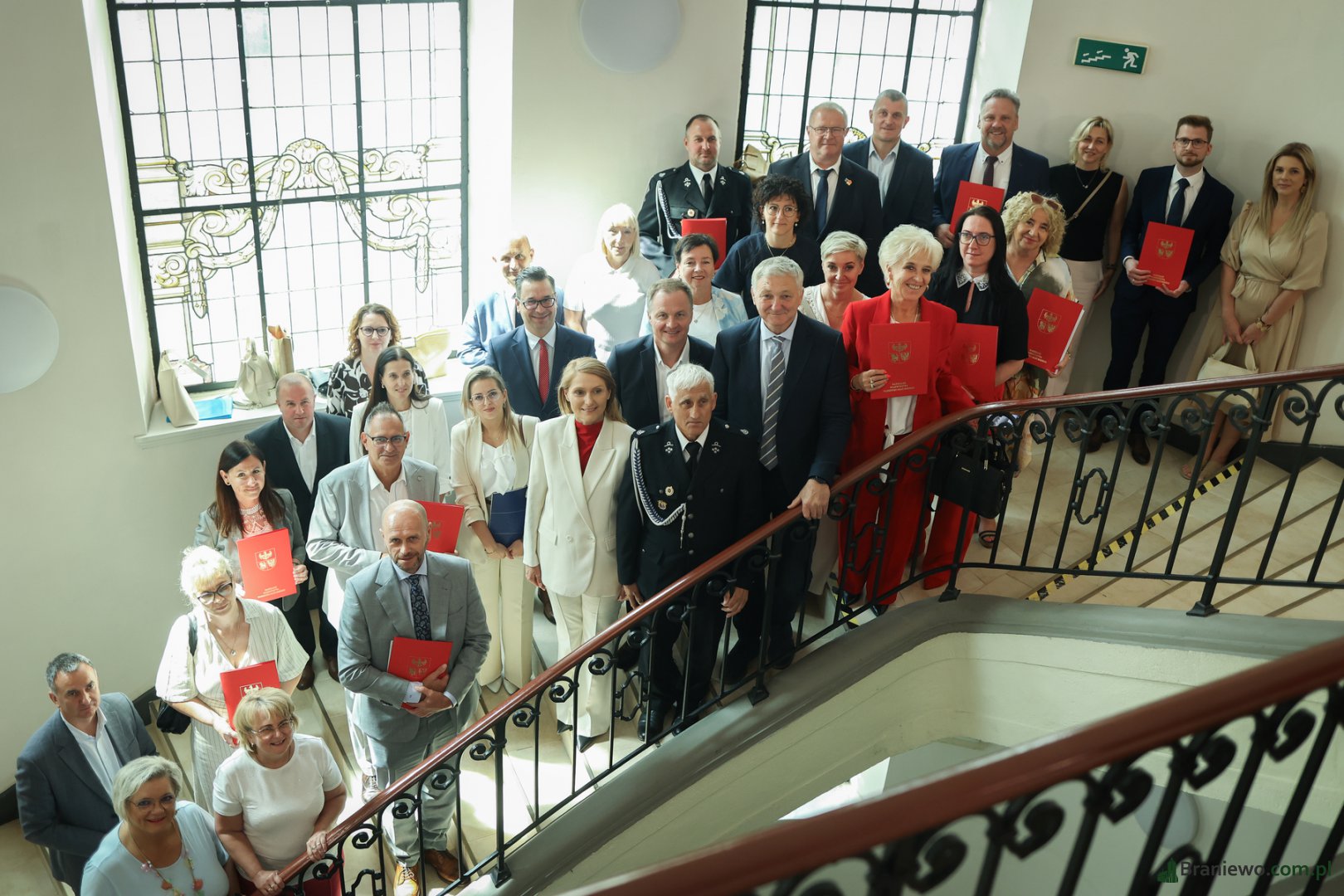 Strażacy z Pieniężna przy kasie