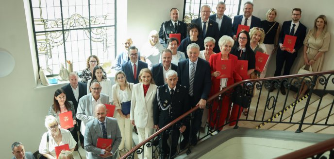 Strażacy z Pieniężna przy kasie