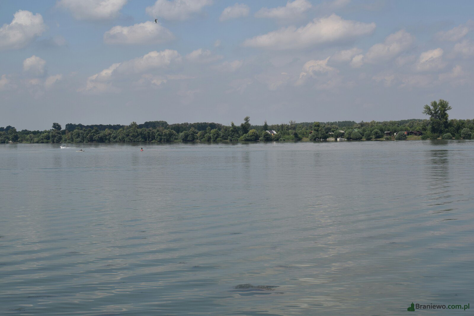 Jesienny odpoczynek nad jeziorem – jak znaleźć idealne miejsce na relaks?
