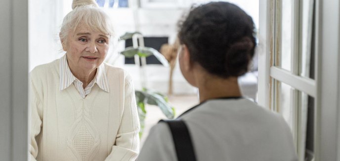 Kiedy senior może spodziewać się wizyty pracownika ZUS-u w domu