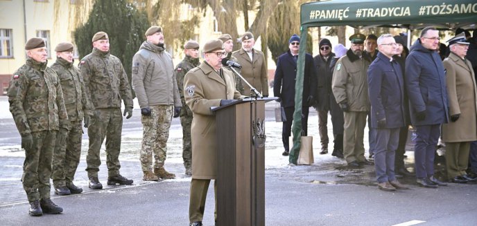 Artykuł: DOWÓDCA BLISKI ŻOŁNIERZOM I LOKALNEJ SPOŁECZNOŚCI: PUŁKOWNIK ADAM KSIĄŻAK POŻEGNAŁ SIĘ Z MUNDUREM
