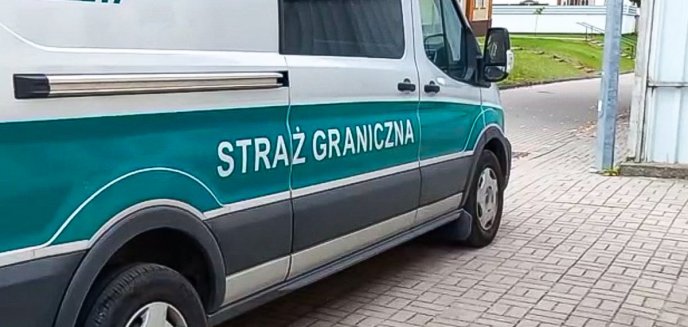Cudzoziemcy na lotnisku, pijany kierowca zatrzymany