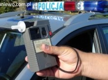 Policjanci apelują – być może ratujesz czyjeś życie, informując o nietrzeźwym kierowcy