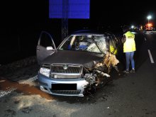 Czołowe zderzenie motocyklisty z osobówką. 1 osoba nie żyje