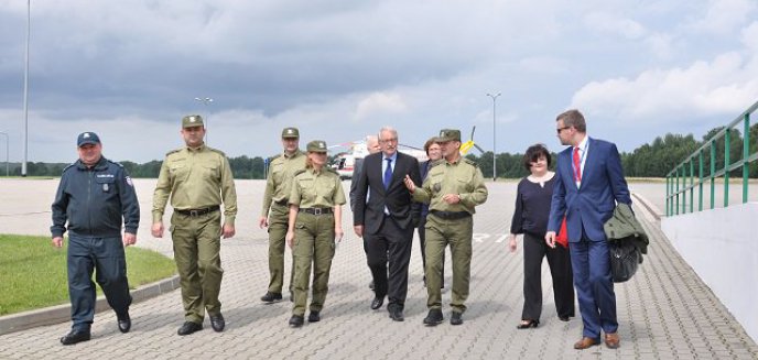 Artykuł: 28 lipca przejście graniczne w Grzechotkach wizytowali przedstawiciele Komisji Europejskiej. Delegacji towarzyszył Sekretarz Stanu w MSW Piotr Stachańczyk