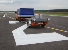 Badanie nośności nawierzchni drogi startowej na lotnisku w Szymanach