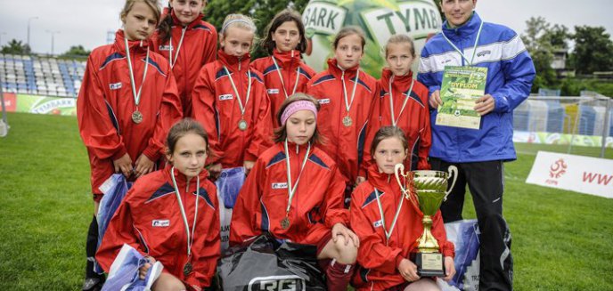 Artykuł: Znamy mistrzów warmińsko-mazurskiego finału Turnieju „Z Podwórka na Stadion o Puchar Tymbarku”, którzy w Wielkim Finale powalczą o wyjazd na legendarny Stadion Wembley