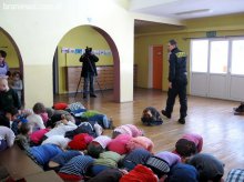 Bezpieczne zachowania wobec agresywnych psów – policjanci w przedszkolu