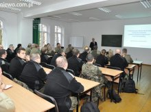 Wykład oficera łącznikowego Straży Granicznej w Brukseli dla słuchaczy CSSG